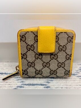 GUCCI GG Monogram Canvas Yellow Leather Bifold Zip Around Wallet Made in Italy